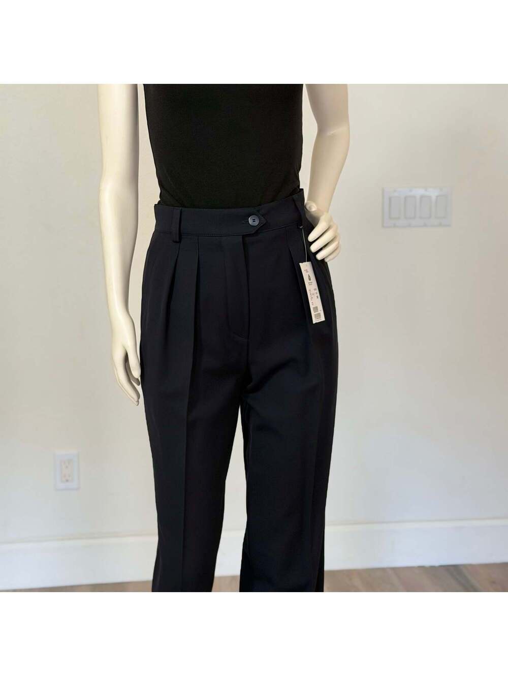 Escada - Picture 4 of 8